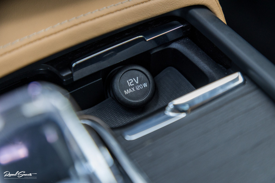 Volvo XC90 2.0 T8 Plug-in hybrid AWD Ultra Dark Long Range Luchtvering | Bowers&Wilkins | Zwenkbare trekhaak | Panorama dak | Stoelverkoeling + massage |