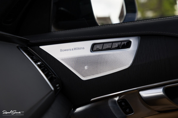 Volvo XC90 2.0 T8 Plug-in hybrid AWD Ultra Dark Long Range Luchtvering | Bowers&Wilkins | Zwenkbare trekhaak | Panorama dak | Stoelverkoeling + massage |