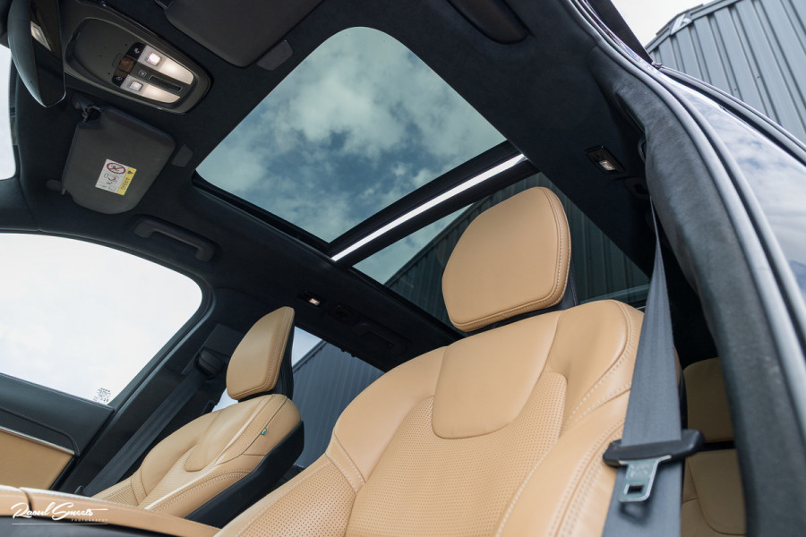 Volvo XC90 2.0 T8 Plug-in hybrid AWD Ultra Dark Long Range Luchtvering | Bowers&Wilkins | Zwenkbare trekhaak | Panorama dak | Stoelverkoeling + massage |