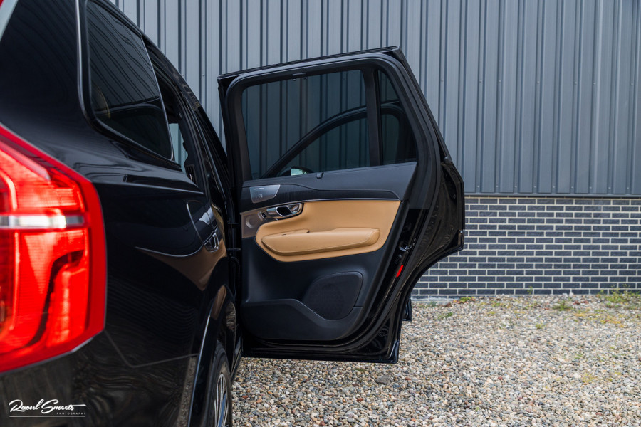 Volvo XC90 2.0 T8 Plug-in hybrid AWD Ultra Dark Long Range Luchtvering | Bowers&Wilkins | Zwenkbare trekhaak | Panorama dak | Stoelverkoeling + massage |
