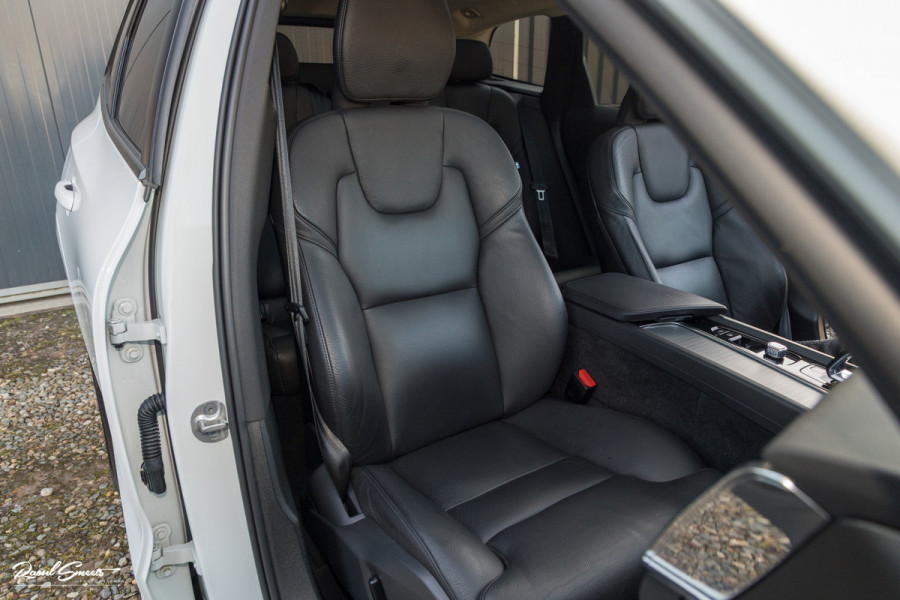 Volvo XC60 2.0 T6 Plug-in hybrid AWD Plus Dark Long range | Long Range | Panorama dak | Zwenkbare trekhaak | Harman Kardon | Memory |