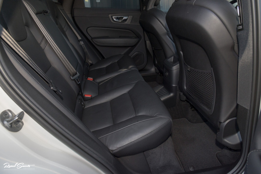 Volvo XC60 2.0 T6 Plug-in hybrid AWD Plus Dark Long range | Long Range | Panorama dak | Zwenkbare trekhaak | Harman Kardon | Memory |