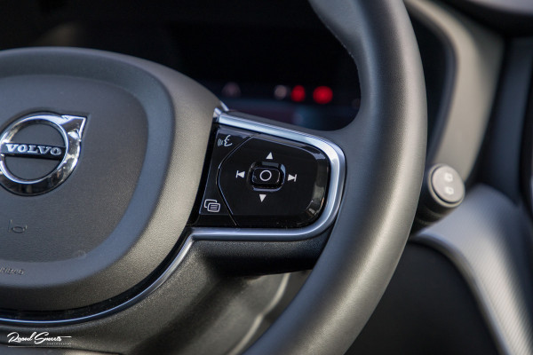 Volvo XC60 2.0 T6 Plug-in hybrid AWD Plus Dark Long range | Long Range | Panorama dak | Zwenkbare trekhaak | Harman Kardon | Memory |