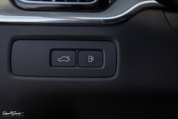 Volvo XC60 2.0 T6 Plug-in hybrid AWD Plus Dark Long range | Long Range | Panorama dak | Zwenkbare trekhaak | Harman Kardon | Memory |