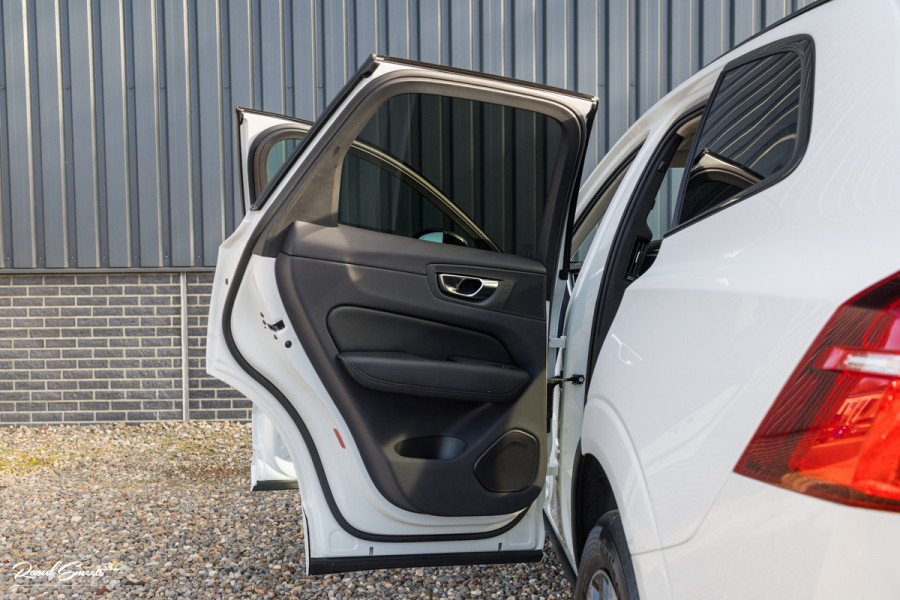 Volvo XC60 2.0 T6 Plug-in hybrid AWD Plus Dark Long range | Long Range | Panorama dak | Zwenkbare trekhaak | Harman Kardon | Memory |