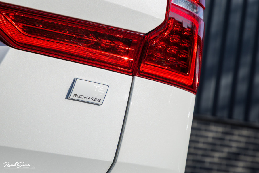 Volvo XC60 2.0 T6 Plug-in hybrid AWD Plus Dark Long range | Long Range | Panorama dak | Zwenkbare trekhaak | Harman Kardon | Memory |
