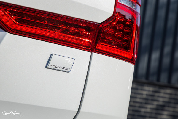 Volvo XC60 2.0 T6 Plug-in hybrid AWD Plus Dark Long range | Long Range | Panorama dak | Zwenkbare trekhaak | Harman Kardon | Memory |
