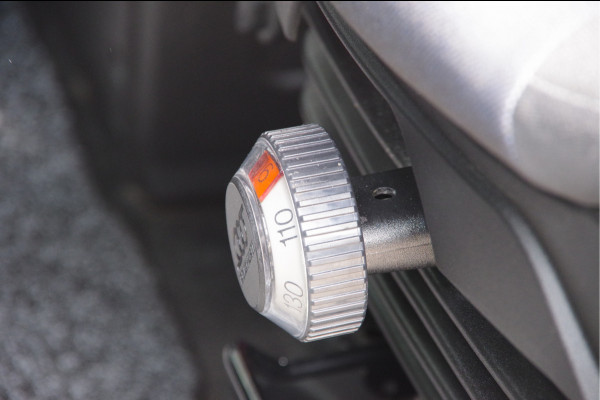 Iveco Daily 35C18H 3.0 N1! BAKWAGEN, LAADKLEP, ZIJDEUR, 180PK AUT. LED, CAMERA, NAVI, CRUISE, GEVEERDE STOEL