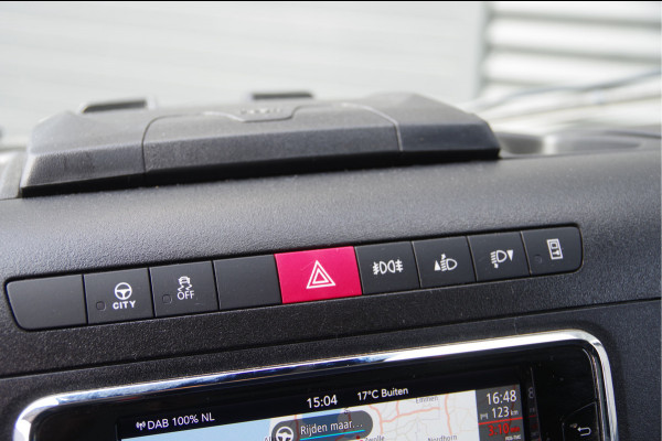 Iveco Daily 35C18H 3.0 N1! BAKWAGEN, LAADKLEP, ZIJDEUR, 180PK AUT. LED, CAMERA, NAVI, CRUISE, GEVEERDE STOEL