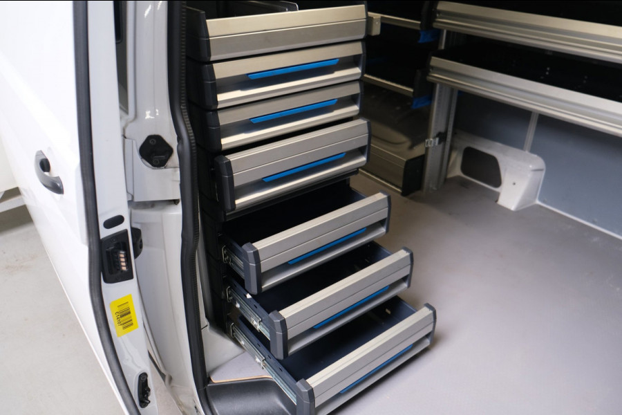 Volkswagen Transporter 2.0 TDI L2H1 150PK 28 Automaat - N.A.P. Airco, Cruise, Navi, PDC.