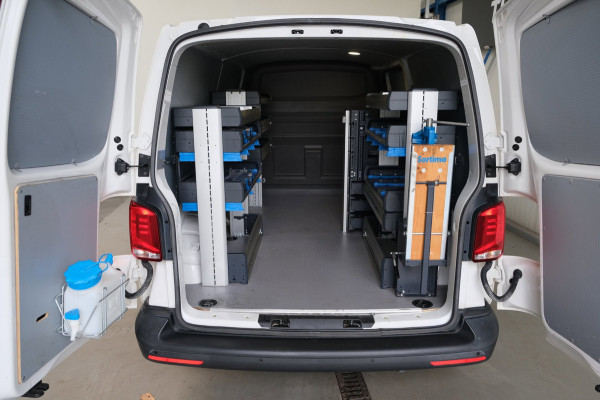 Volkswagen Transporter 2.0 TDI L2H1 150PK 28 Automaat - N.A.P. Airco, Cruise, Navi, PDC.