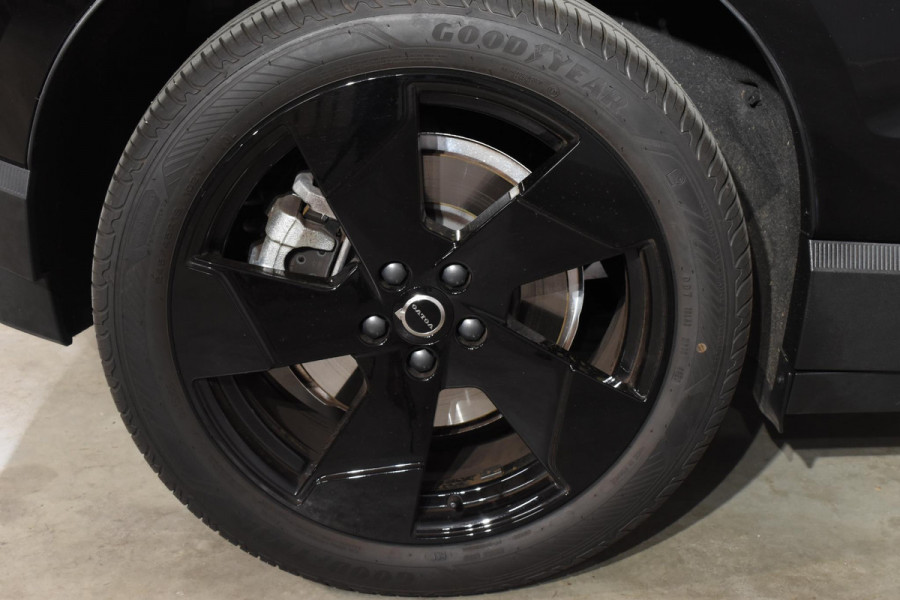 Volvo EX30 272PK Single Motor Extended Range Plus 69 kWh / Adaptieve Cruise Control / Elektrische achterklep / Achteruitrijcamera / Parkeersensoren V+A / Harman Kardon / 19" lichtmetalen velgen