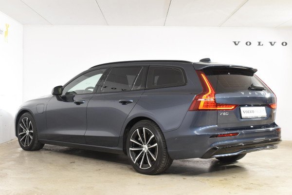 Volvo V60 T6 350PK Automaat Plug-in hybrid AWD Plus Dark / Navigatie / Adaptive Cruise control / 360 Camera / Harman Kardon / Stuur & Stoelverwarming / LM Velgen / Trekhaak