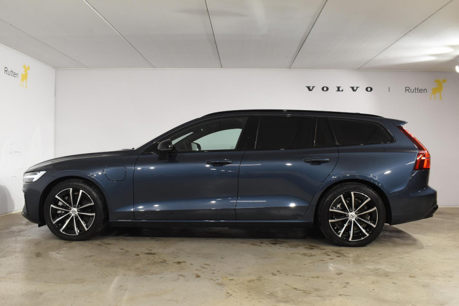 Volvo V60 T6 350PK Automaat Plug-in hybrid AWD Plus Dark / Navigatie / Adaptive Cruise control / 360 Camera / Harman Kardon / Stuur & Stoelverwarming / LM Velgen / Trekhaak