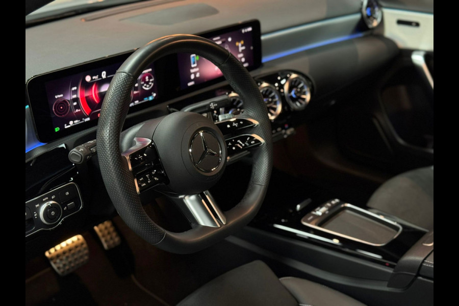 Mercedes-Benz A-Klasse 200 AMG Line|PANO|STOELVER|CRUISE|LEDER