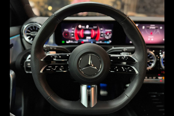 Mercedes-Benz A-Klasse 200 AMG Line|PANO|STOELVER|CRUISE|LEDER