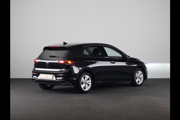 Volkswagen Golf 1.5 TSI Life Business 130 pk | Navigatie | Parkeersensoren (Park assist) | Adaptieve cruise control | Elektr. bestuurdersstoel | Autom. airco |