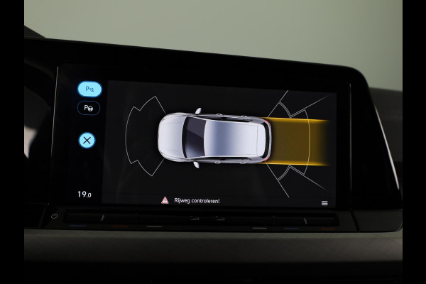 Volkswagen Golf 1.5 TSI Life Business 130 pk | Navigatie | Parkeersensoren (Park assist) | Adaptieve cruise control | Elektr. bestuurdersstoel | Autom. airco |