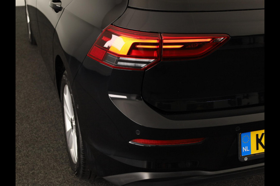 Volkswagen Golf 1.5 TSI Life Business 130 pk | Navigatie | Parkeersensoren (Park assist) | Adaptieve cruise control | Elektr. bestuurdersstoel | Autom. airco |