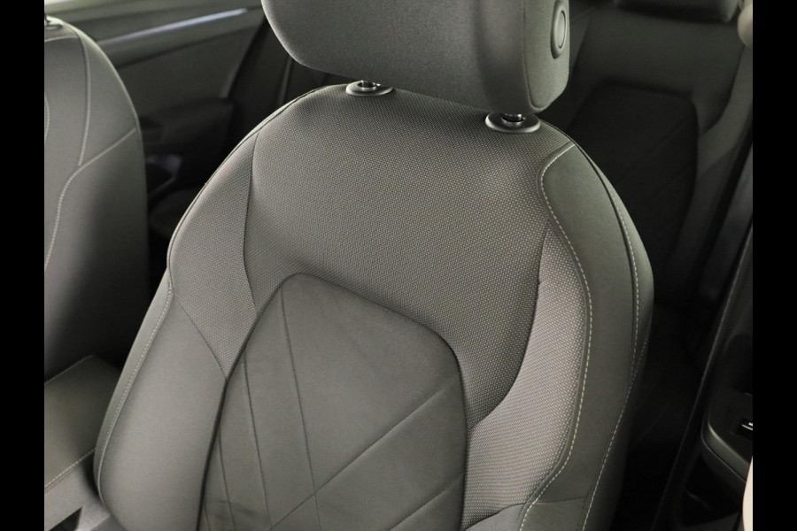 Volkswagen Golf 1.5 TSI Life Business 130 pk | Navigatie | Parkeersensoren (Park assist) | Adaptieve cruise control | Elektr. bestuurdersstoel | Autom. airco |