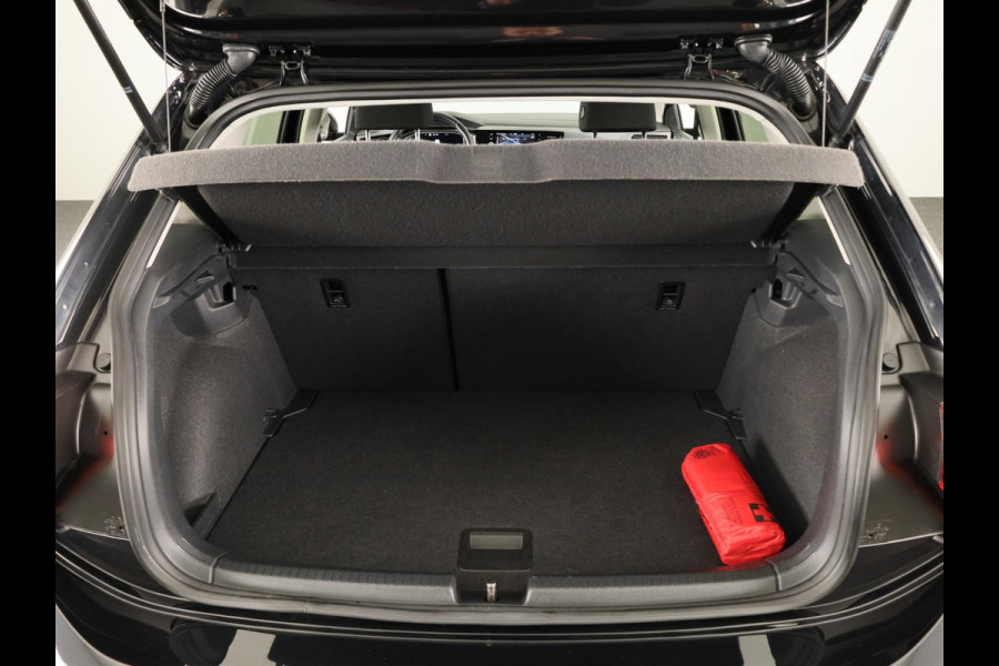 Volkswagen Polo 1.0 TSI Style 95 pk Automaat (DSG) | Navigatie | Parkeersensoren | Achteruitrijcamera | Matrix LED koplampen | Stoelverwarming |