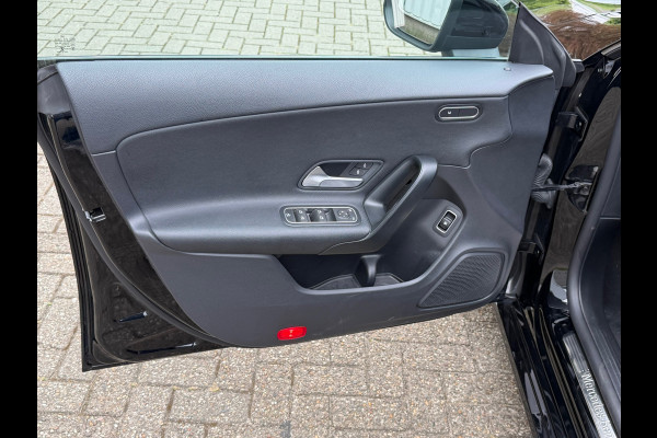 Mercedes-Benz CLA-Klasse Shooting Brake 250 e PHEV 218 Pk | Navigatie | Cruise | Climate | Half leder | 17".