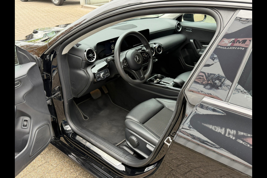 Mercedes-Benz CLA-Klasse Shooting Brake 250 e PHEV 218 Pk | Navigatie | Cruise | Climate | Half leder | 17".