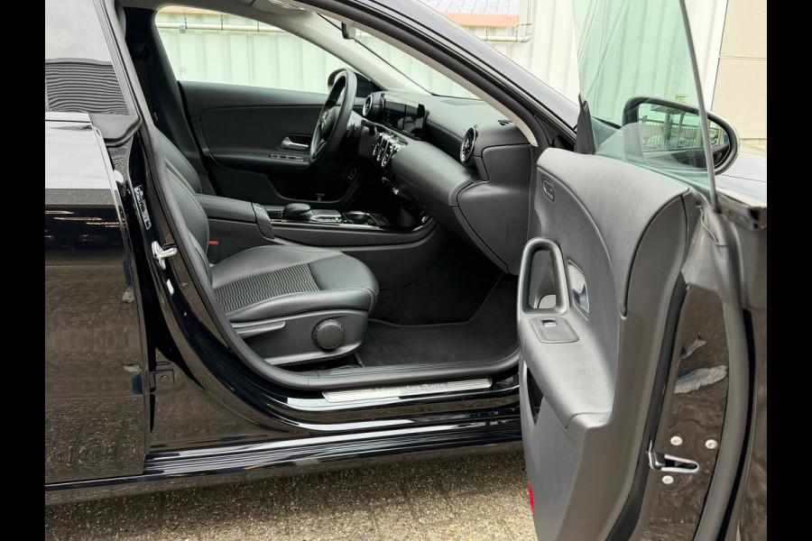 Mercedes-Benz CLA-Klasse Shooting Brake 250 e PHEV 218 Pk | Navigatie | Cruise | Climate | Half leder | 17".