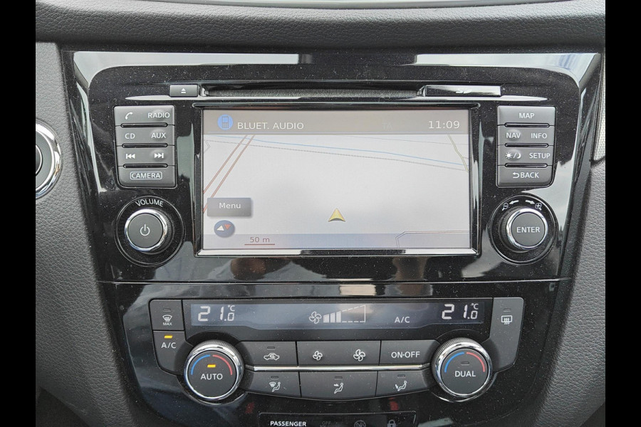 Nissan QASHQAI 1.2 N-Connecta | Navigatiesysteem | Trekhaak! | Panoramadak