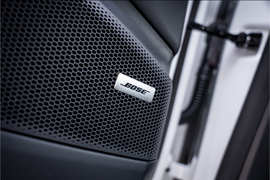 Porsche Macan 100 kWh ** Panodak ** 22inch ** BOSE ** Rijbereik 588km (WLTP) NL-auto ** NAP!!