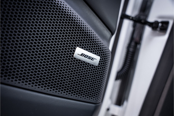 Porsche Macan 100 kWh ** Panodak ** 22inch ** BOSE ** Rijbereik 588km (WLTP) NL-auto ** NAP!!