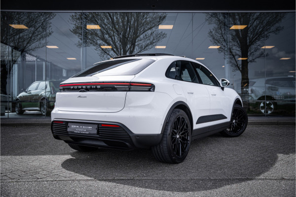 Porsche Macan 100 kWh ** Panodak ** 22inch ** BOSE ** Rijbereik 588km (WLTP) NL-auto ** NAP!!