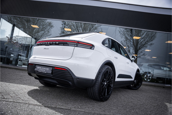 Porsche Macan 100 kWh ** Panodak ** 22inch ** BOSE ** Rijbereik 588km (WLTP) NL-auto ** NAP!!