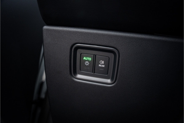 Porsche Macan 100 kWh ** Panodak ** 22inch ** BOSE ** Rijbereik 588km (WLTP) NL-auto ** NAP!!