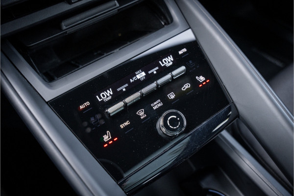 Porsche Macan 100 kWh ** Panodak ** 22inch ** BOSE ** Rijbereik 588km (WLTP) NL-auto ** NAP!!