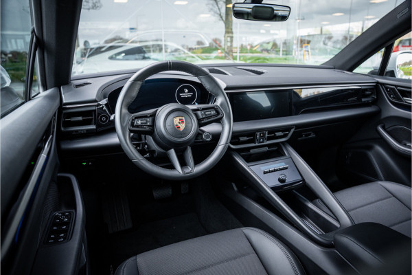 Porsche Macan 100 kWh ** Panodak ** 22inch ** BOSE ** Rijbereik 588km (WLTP) NL-auto ** NAP!!