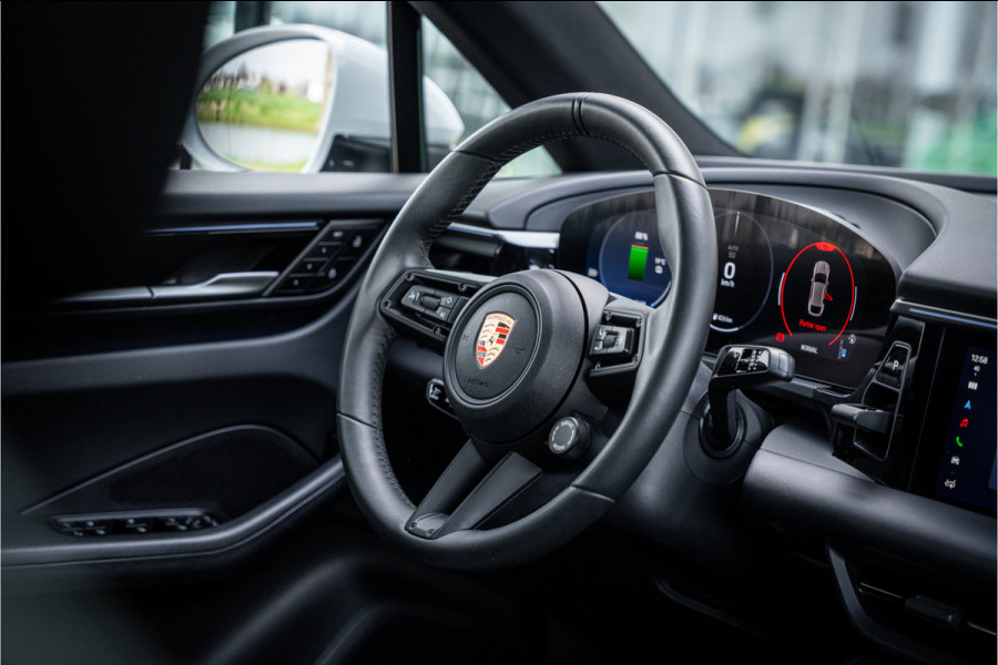 Porsche Macan 100 kWh ** Panodak ** 22inch ** BOSE ** Rijbereik 588km (WLTP) NL-auto ** NAP!!
