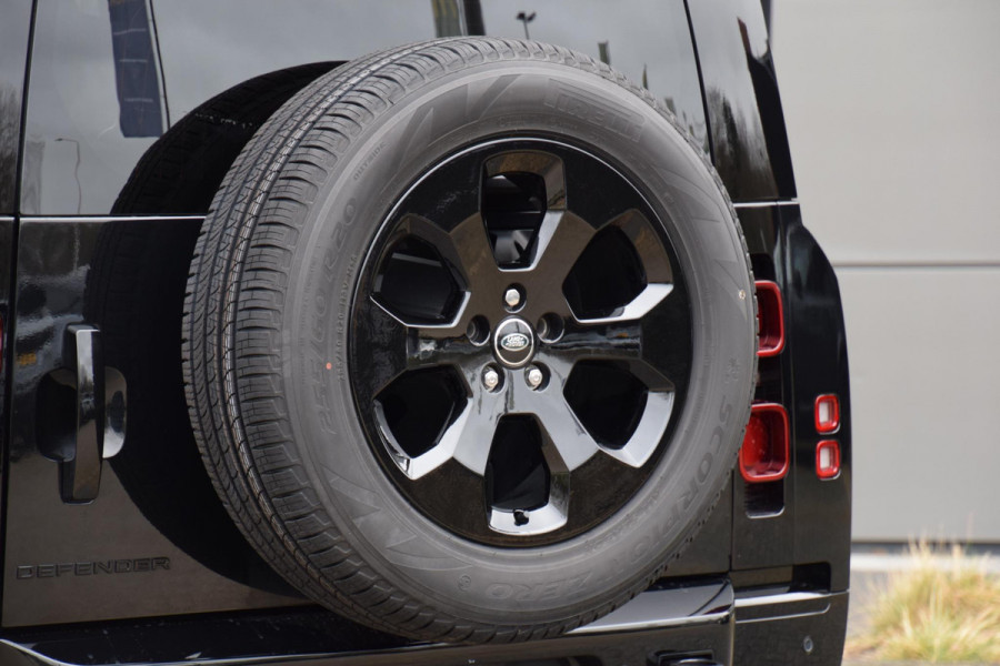 Land Rover Defender 110 P300e 110 X-Dynamic SE