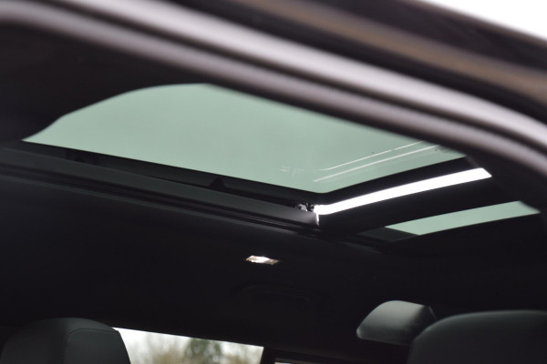 Land Rover Defender 110 P300e 110 X-Dynamic SE