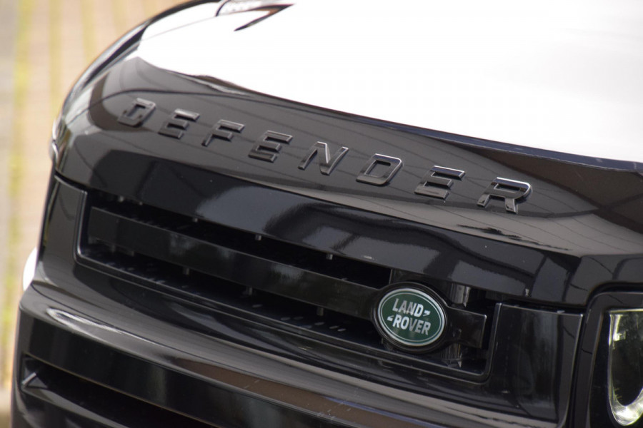 Land Rover Defender 110 P300e 110 X-Dynamic SE