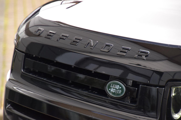 Land Rover Defender 110 P300e 110 X-Dynamic SE