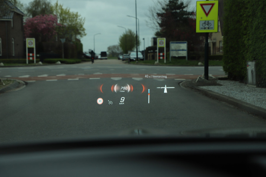 Mercedes-Benz C-Klasse 300e AMG | 313PK | Head-up | Keyless-go | Pano | Digital-light | Sfeerverlichting | Standkachel | Leder | 2022.