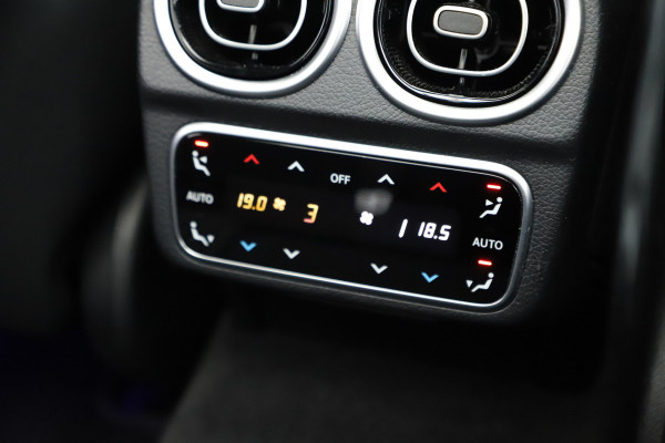 Mercedes-Benz C-Klasse 300e AMG | 313PK | Head-up | Keyless-go | Pano | Digital-light | Sfeerverlichting | Standkachel | Leder | 2022.