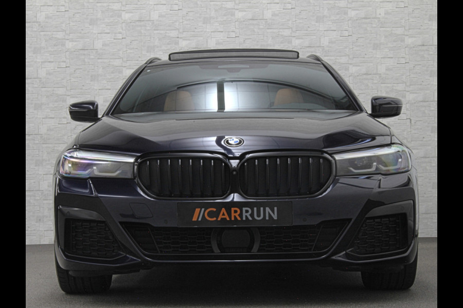 BMW 5 Serie Touring 530e M-Sport | Panorama | 360 Camera | ACC | Harman-Kardon | Trekhaak | Keyless-Entry | Leder | Rij-Assist Pro | 19'' | Sfeerverlichting | Carplay | LED | Zonwering | Standkachel | Draadloos Laden | Dealer onderhouden |