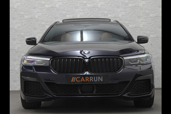 BMW 5 Serie Touring 530e M-Sport | Panorama | 360 Camera | ACC | Harman-Kardon | Trekhaak | Keyless-Entry | Leder | Rij-Assist Pro | 19'' | Sfeerverlichting | Carplay | LED | Zonwering | Standkachel | Draadloos Laden | Dealer onderhouden |