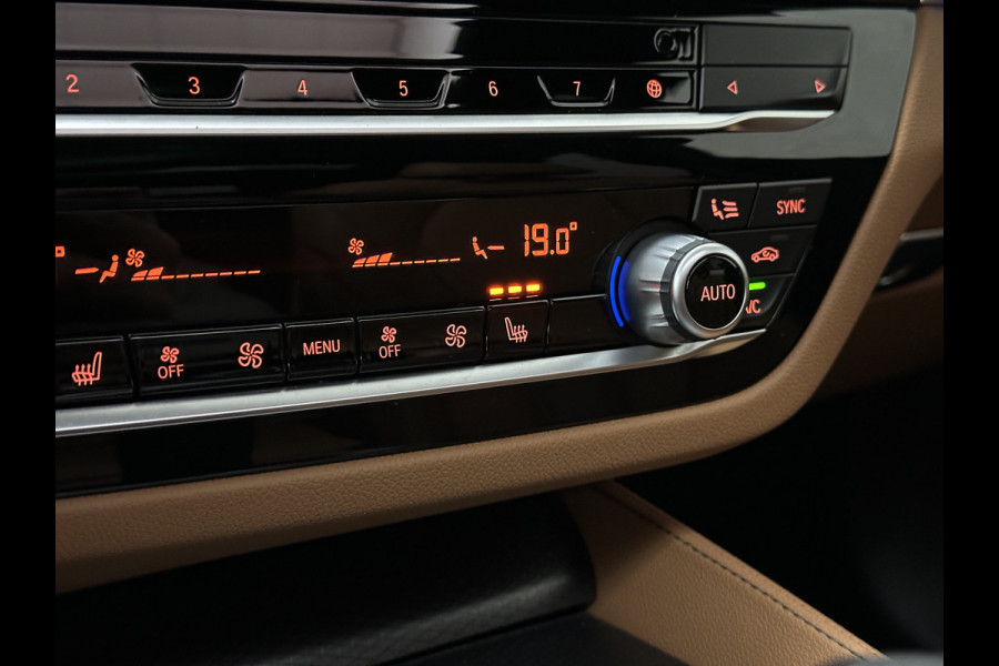 BMW 5 Serie Touring 530e M-Sport | Panorama | 360 Camera | ACC | Harman-Kardon | Trekhaak | Keyless-Entry | Leder | Rij-Assist Pro | 19'' | Sfeerverlichting | Carplay | LED | Zonwering | Standkachel | Draadloos Laden | Dealer onderhouden |