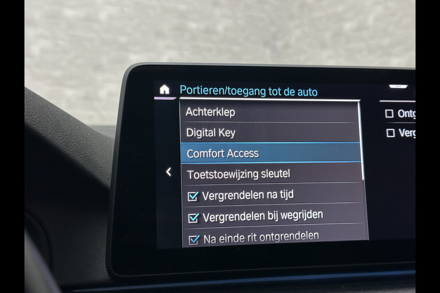 BMW 5 Serie Touring 530e M-Sport | Panorama | 360 Camera | ACC | Harman-Kardon | Trekhaak | Keyless-Entry | Leder | Rij-Assist Pro | 19'' | Sfeerverlichting | Carplay | LED | Zonwering | Standkachel | Draadloos Laden | Dealer onderhouden |