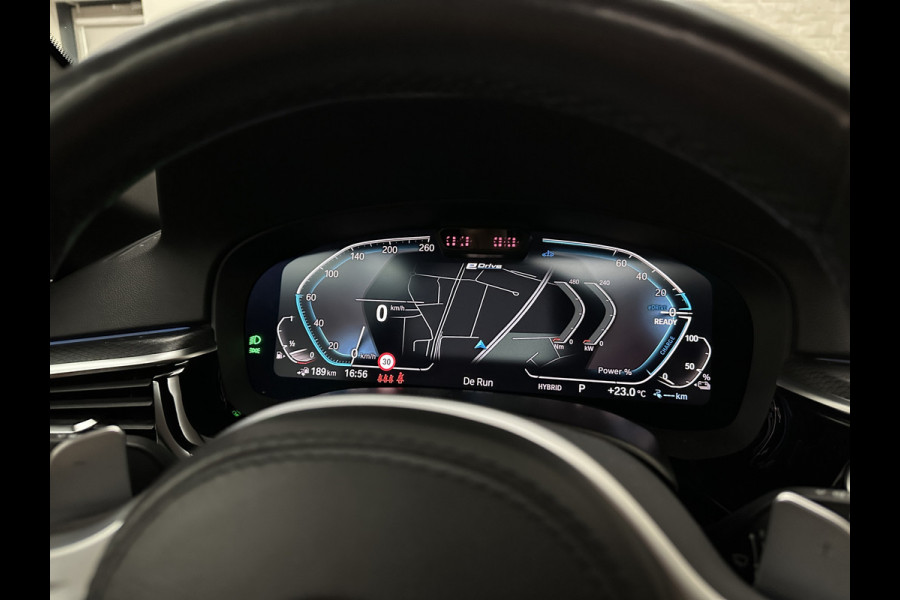 BMW 5 Serie Touring 530e M-Sport | Panorama | 360 Camera | ACC | Harman-Kardon | Trekhaak | Keyless-Entry | Leder | Rij-Assist Pro | 19'' | Sfeerverlichting | Carplay | LED | Zonwering | Standkachel | Draadloos Laden | Dealer onderhouden |