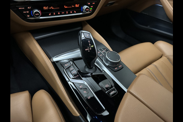 BMW 5 Serie Touring 530e M-Sport | Panorama | 360 Camera | ACC | Harman-Kardon | Trekhaak | Keyless-Entry | Leder | Rij-Assist Pro | 19'' | Sfeerverlichting | Carplay | LED | Zonwering | Standkachel | Draadloos Laden | Dealer onderhouden |