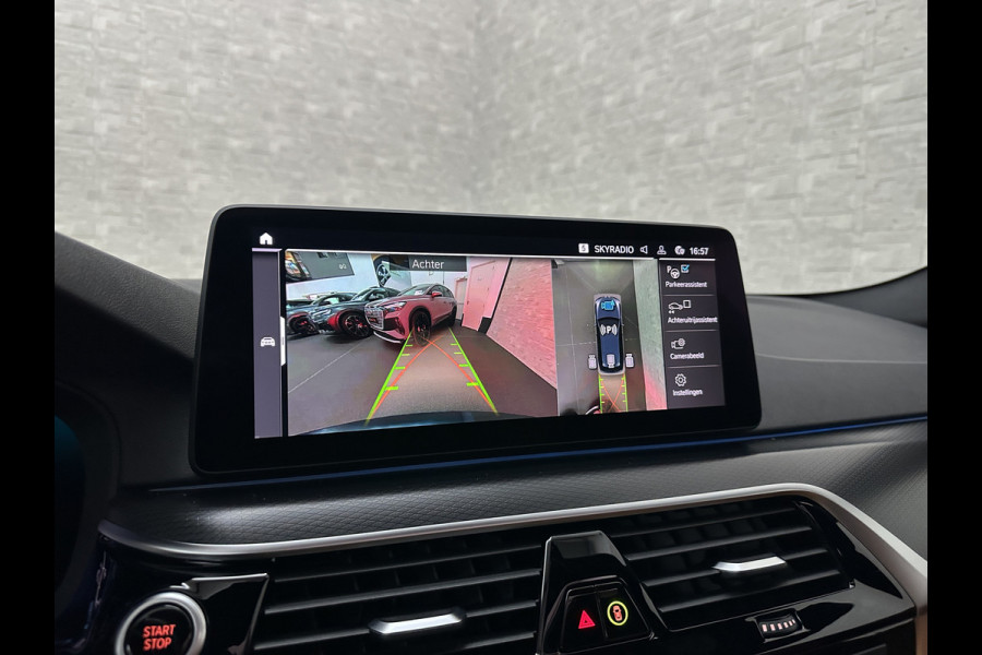 BMW 5 Serie Touring 530e M-Sport | Panorama | 360 Camera | ACC | Harman-Kardon | Trekhaak | Keyless-Entry | Leder | Rij-Assist Pro | 19'' | Sfeerverlichting | Carplay | LED | Zonwering | Standkachel | Draadloos Laden | Dealer onderhouden |